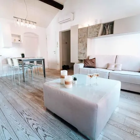 Loft Cavour - Teatro Ariston Apartment