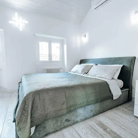 Loft Cavour - Teatro Ariston Apartament *